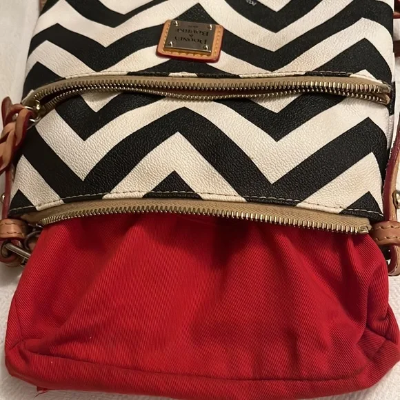 EUC, Dooney & Bourke, Black & White with Camel Chevron Pattern Leather Crossbody - Picture 14 of 14